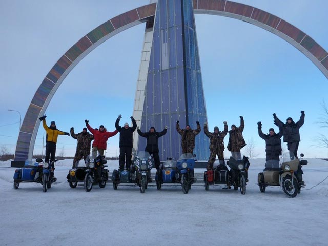 2013.02.24 - Участники The Ice Run прибыли 23 февраля в финишную точку - заполярный город Салехард 640