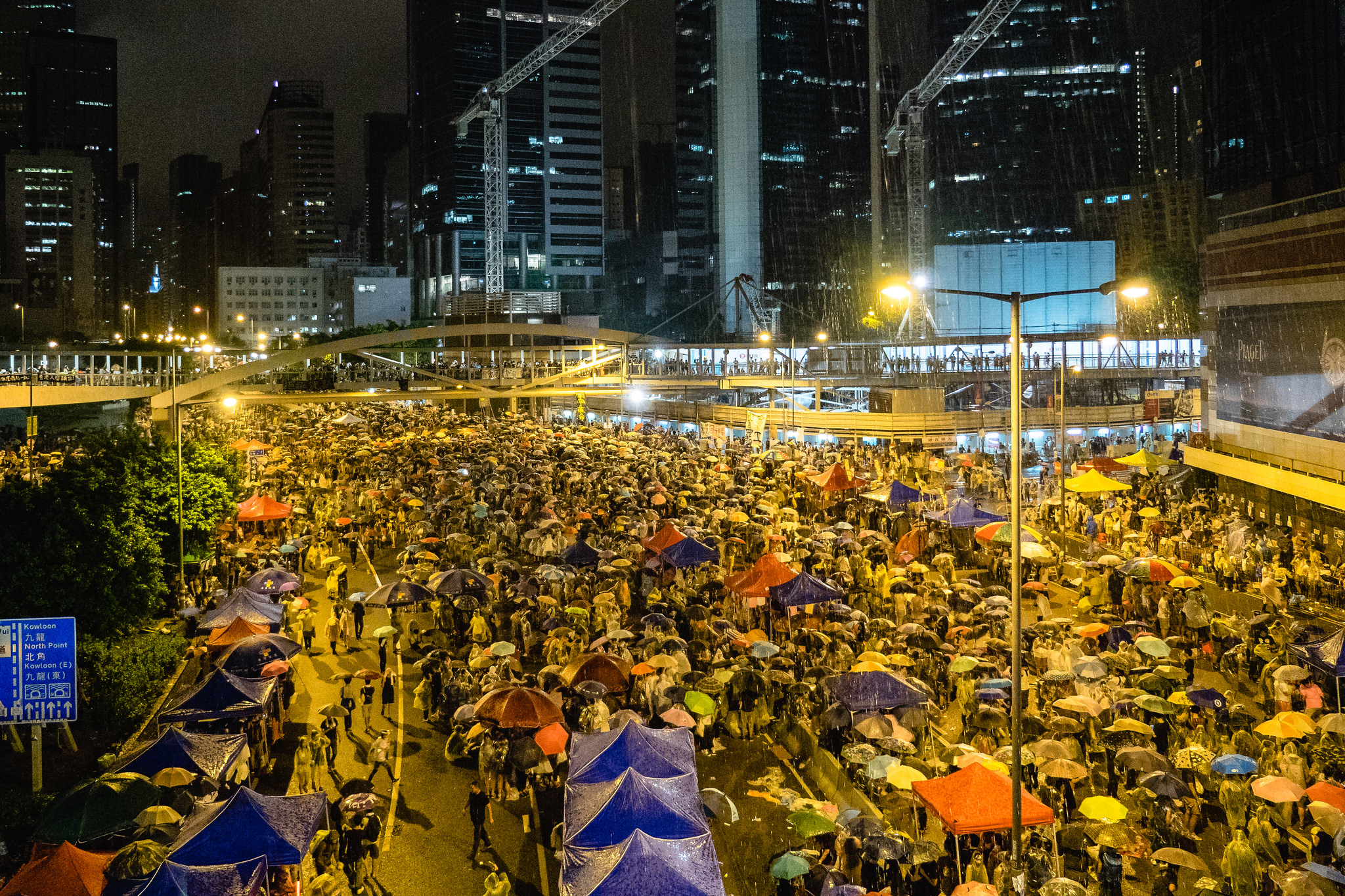 2014.10.02 - Центральная часть Гонконга перекрыта из-за массовых протестов