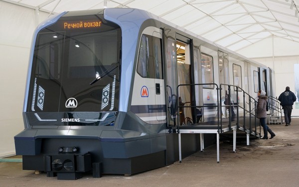 Новые вагоны в московском метро появятся в 2017