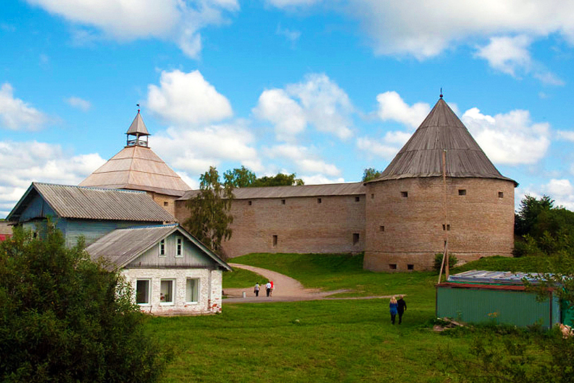 Путешествие на автомобиле по России и Европе - крепость Старой Ладоги