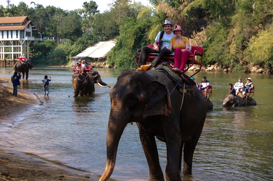 2012.12.20 - Путешествие по Таиланду - Поездка на реку Квай и катание на слонах