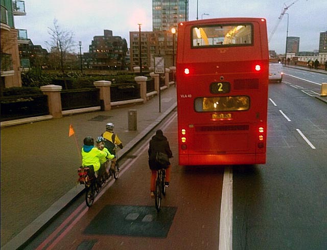 2013.02.24 - Использование велосипедистами выделенных полос движения общественного транспорта