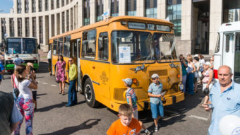 Юбилейный парад автобусов в Москве