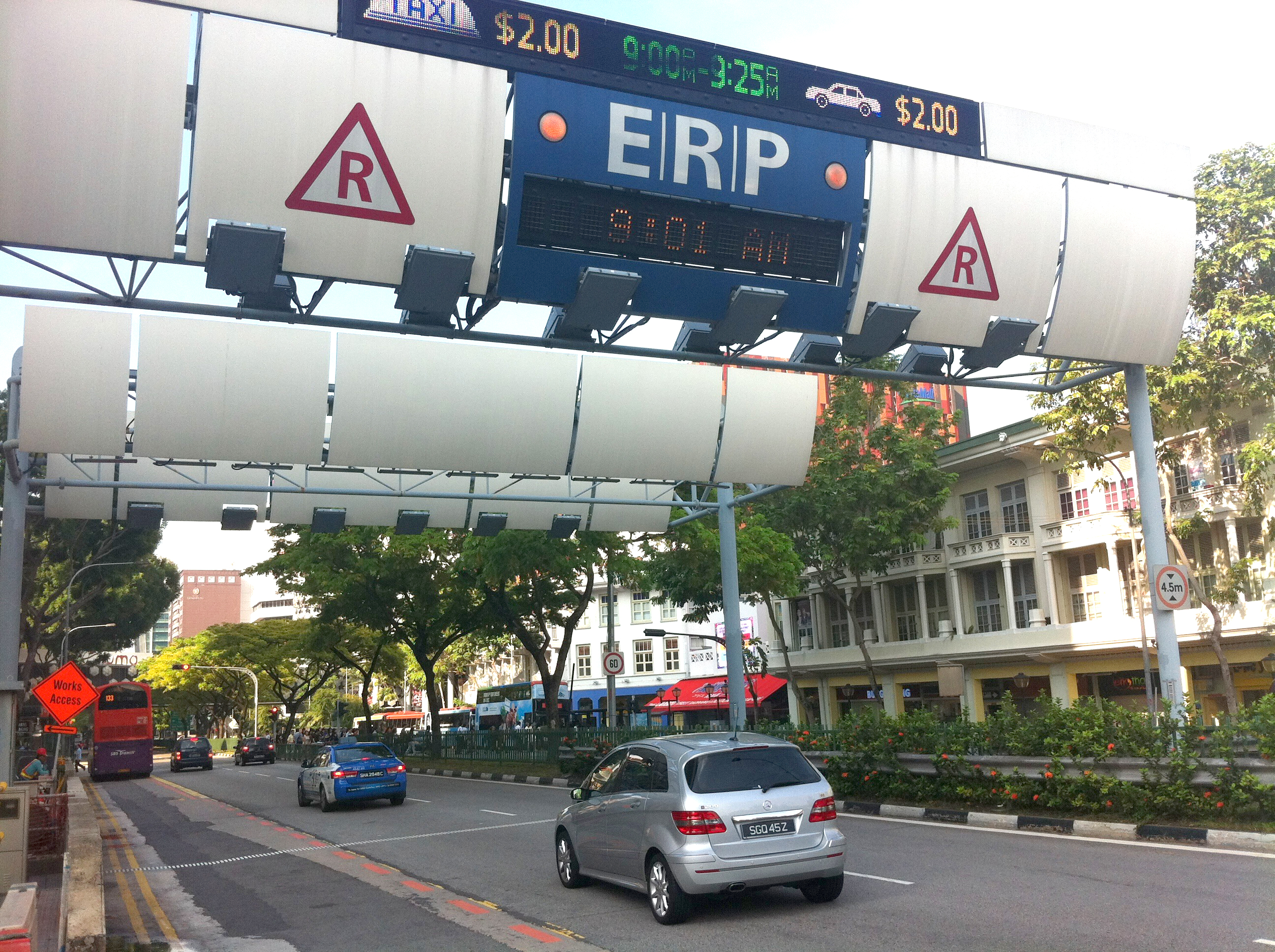 Electronic Road Pricing - первая в мире система платного въезда в центр города в Сингапуре