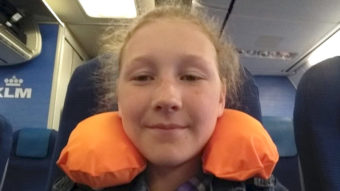 Самостоятельно путешествующие на самолёте дети